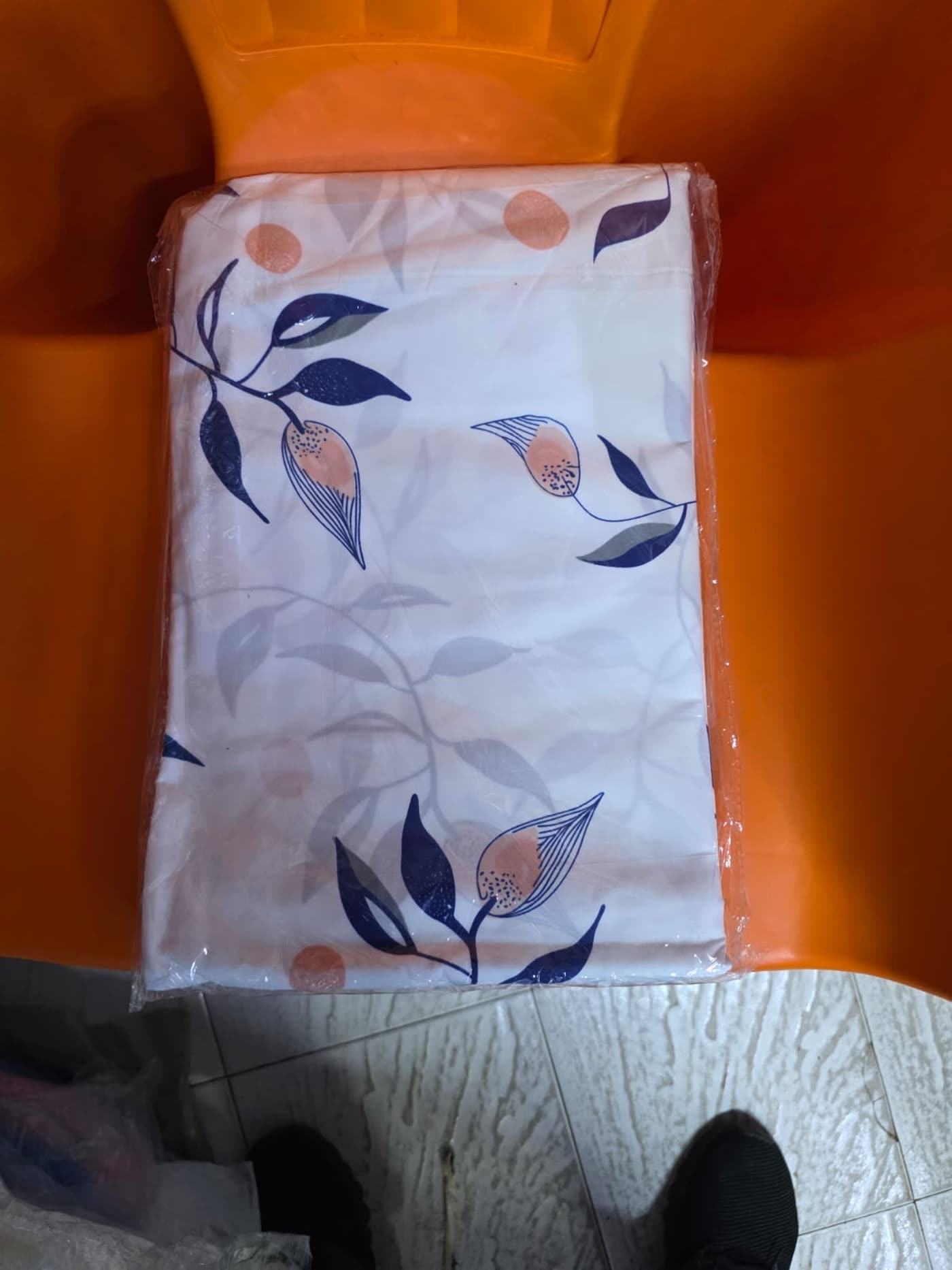 Peach leaf pillowcase