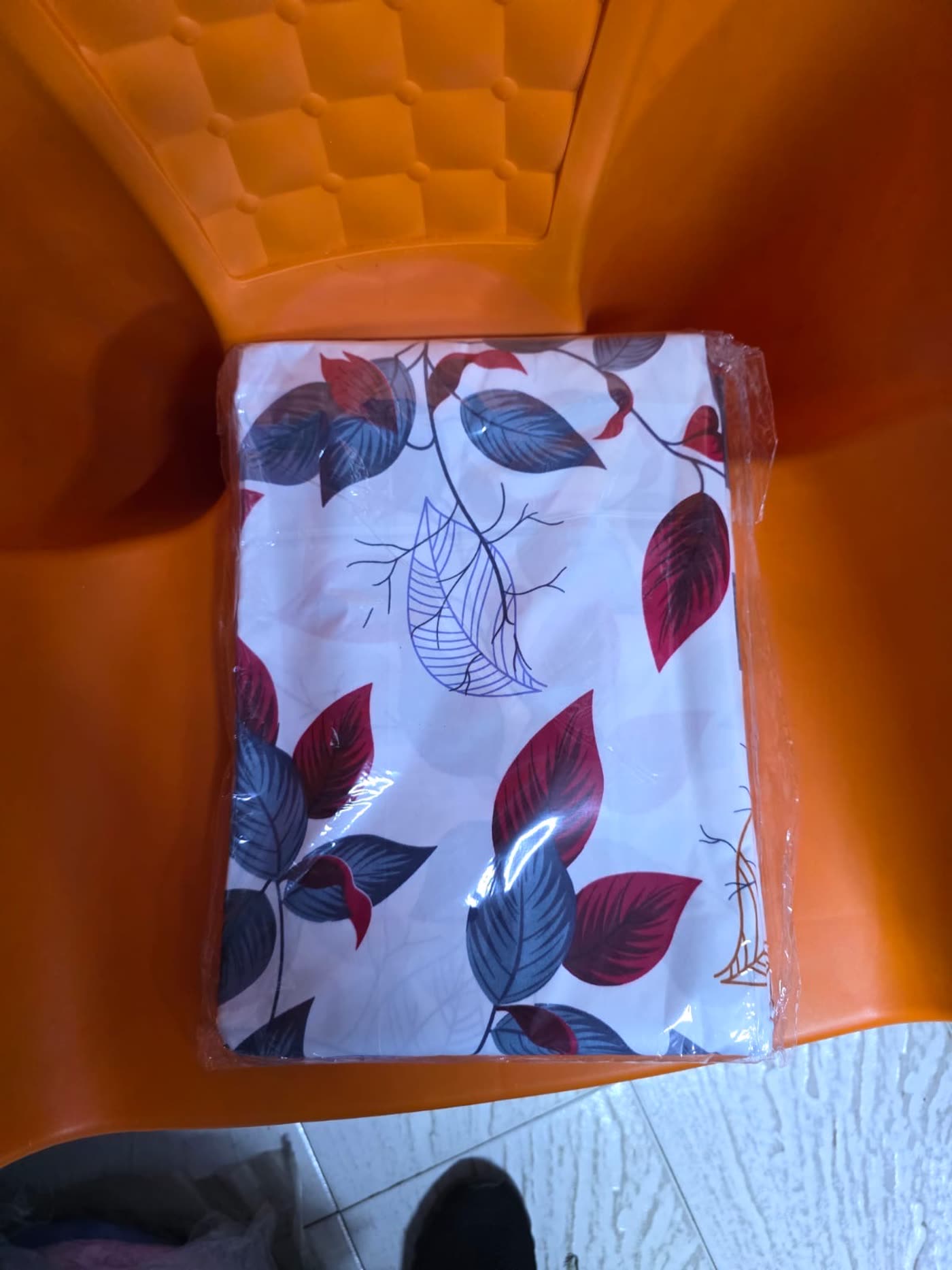 Red leaf pillowcase